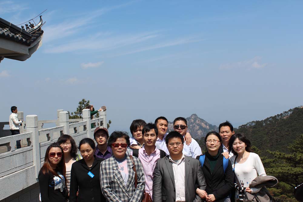 TILO天友利上海分公司业务精英以及合作伙伴黄山合影留念 'width=